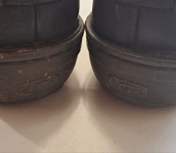 UGG Australia Women's Akadia Boot Size 8 - Picture 5 of 9